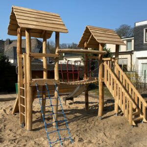 2 Türme mit Dach und Wackelbrücke