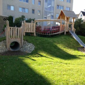 Hügelanlage mit Rutsche